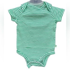 ⭐️⭐️⭐️3 for$12⭐️⭐️⭐️BABY GAP Bodysuit Stripe Green and White Size 3-6